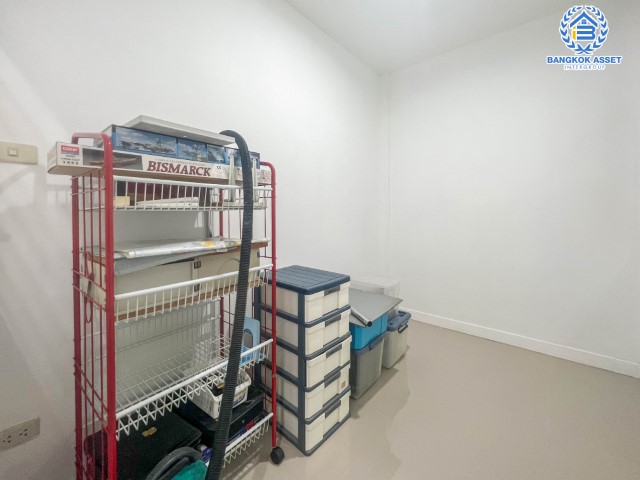 ทาวน์เฮ้าส์มือสองย่านนนทบุรี ม.ทอฝัน พิบูลย์สงคราม เนื้อที่ 19.2 ตร.ว. ฟังก์ชัน 3 ห้องนอน 2 ห้องน้ำ 1 ที่จอดรถ แถมฟรี! 2 เครื่องปรับอากาศ 1 เครื่องทำน้ำอุ่น บนทำเลเดินทางสะดวก เชื่อมต่อหลายเส้นทาง ใกล้จุดขึ้นทางด่วน "พระราม7" และรถไฟฟ้าสายสีม่วง "สถานีแยกติวานนท์"